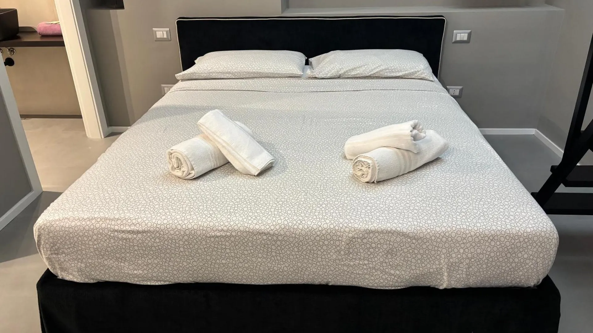 Hozyhome Soluzione A Prezzo Imbattibile Vicino Alla Bocconi Milano 0*,  Italia
